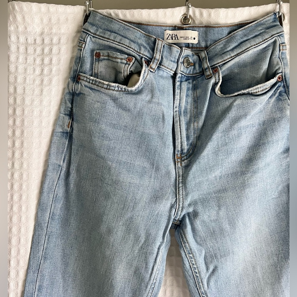 Zara Light Wash Ankle Jeans